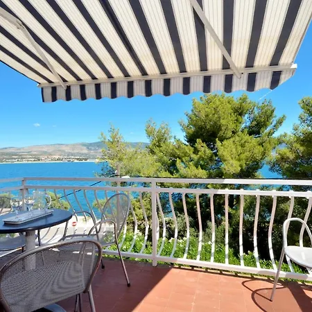Apartman D Large With Big Terrace Next To The Trogir