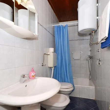 D Large With Big Terrace Next To The Apartman