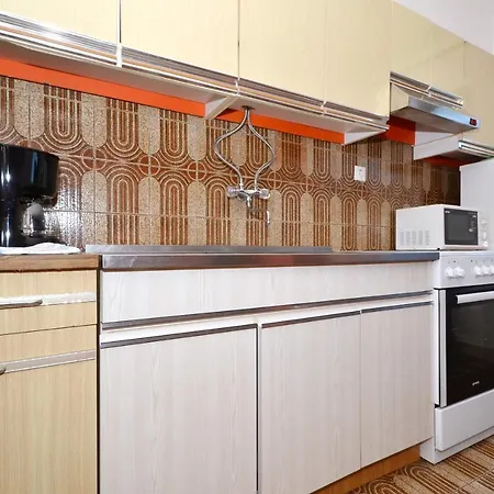 D Large With Big Terrace Next To The Apartman *