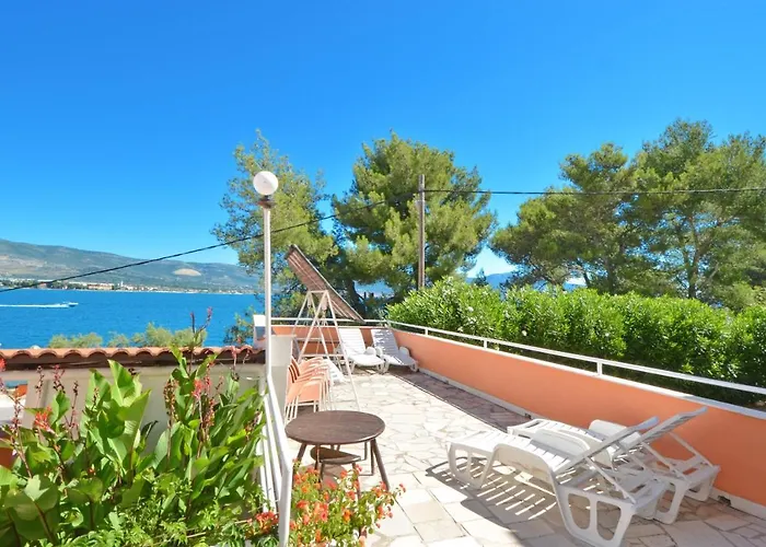 D Large With Big Terrace Next To The Апартаменти