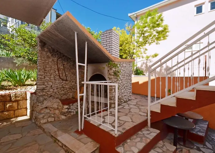 D Large With Big Terrace Next To The Апартаменти