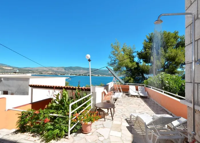 D Large With Big Terrace Next To The Апартаменти
