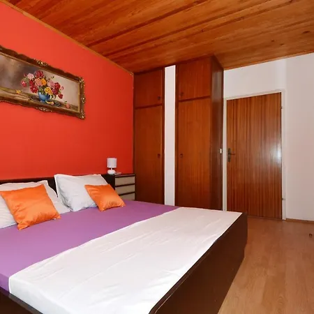 D Large With Big Terrace Next To The Appartement *