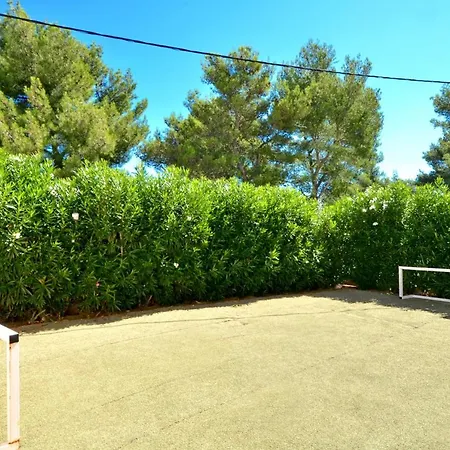 D Large With Big Terrace Next To The Appartement