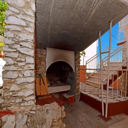 D Large With Big Terrace Next To The Appartement