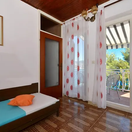 D Large With Big Terrace Next To The Appartement *