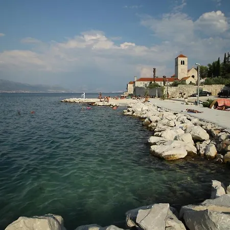 D Large With Big Terrace Next To The Appartement *