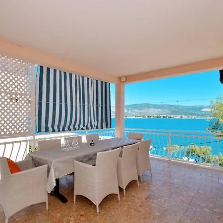 Διαμέρισμα D Large With Big Terrace Next To The